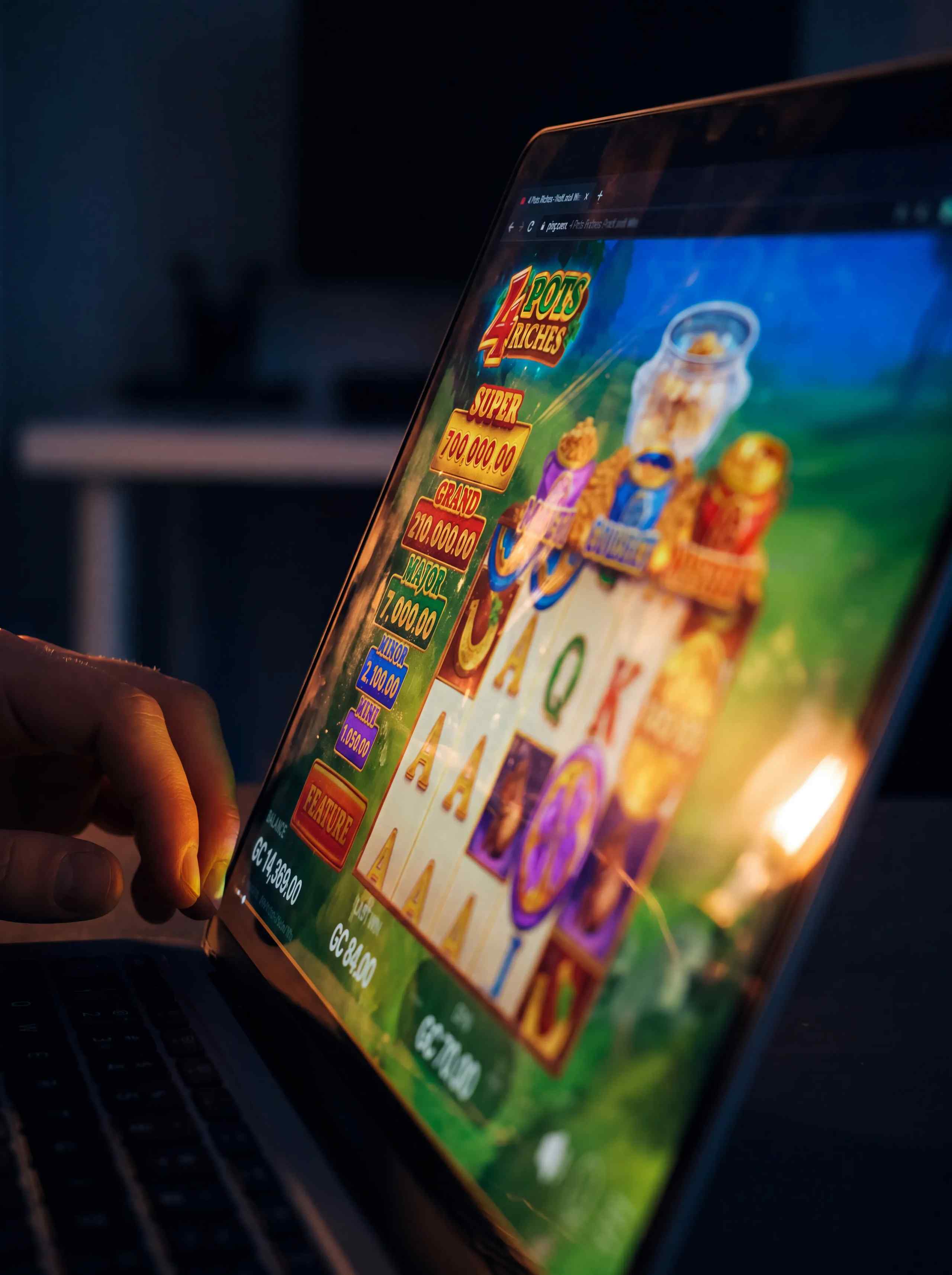 Luckyland slots on laptop